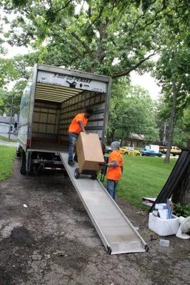 Kenosha Hunktz Moving Systems INC